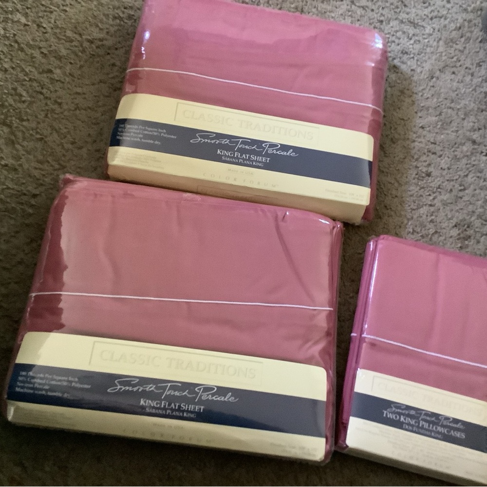 King Flat sheets (2) and 2 King pillowcases Classic traditions MADE IN USA